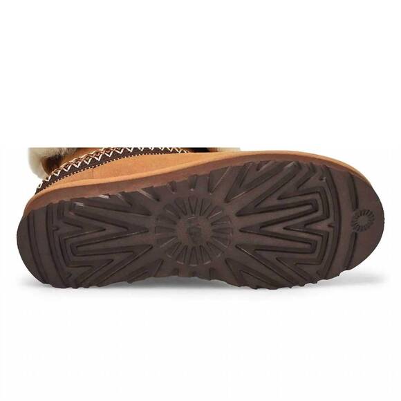 NEW UGG women's classic short crescent boots in chestnut - Picture 6 of 10